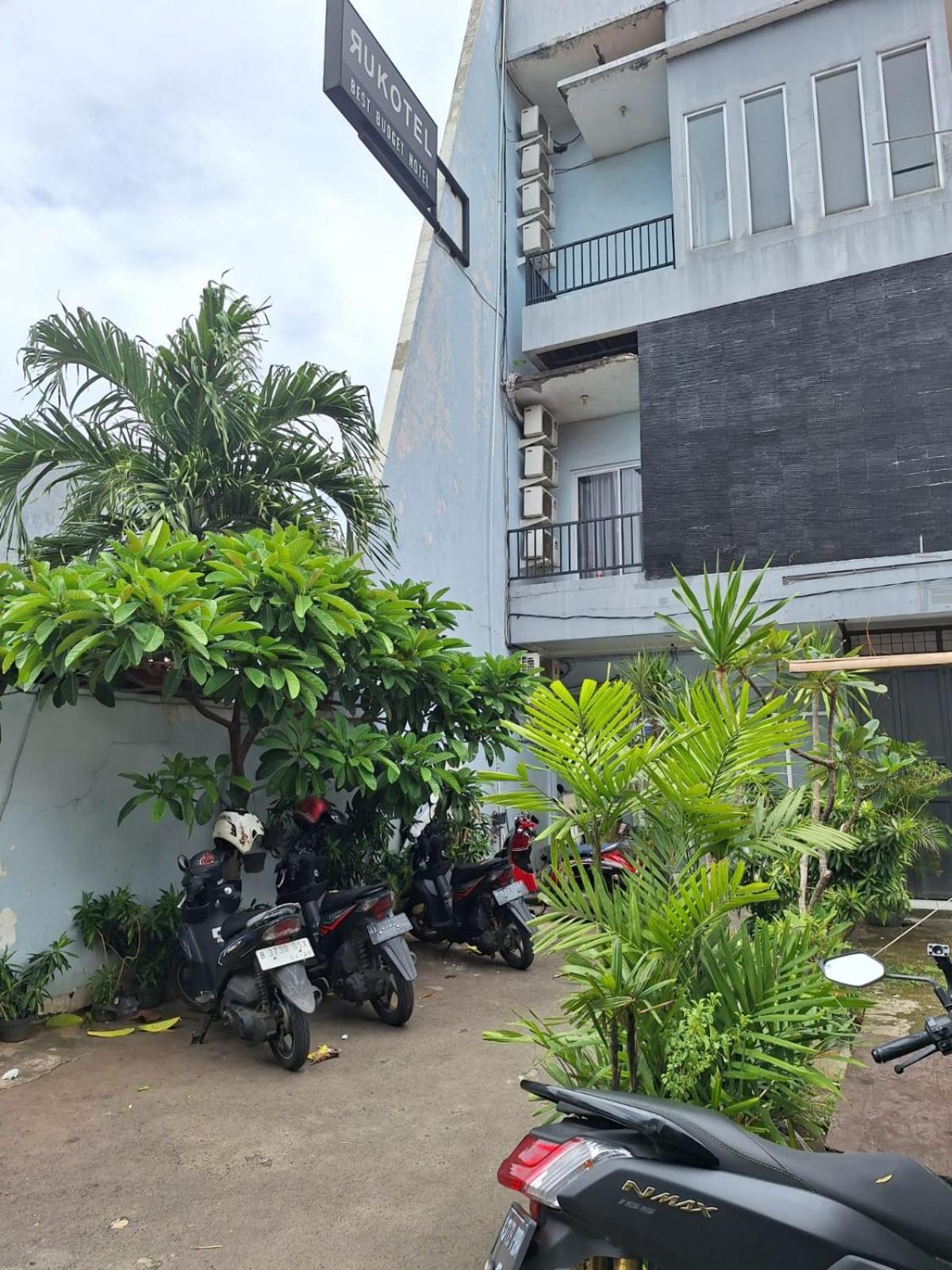 Oyo 93584 Rukotel South Tangerang エクステリア 写真
